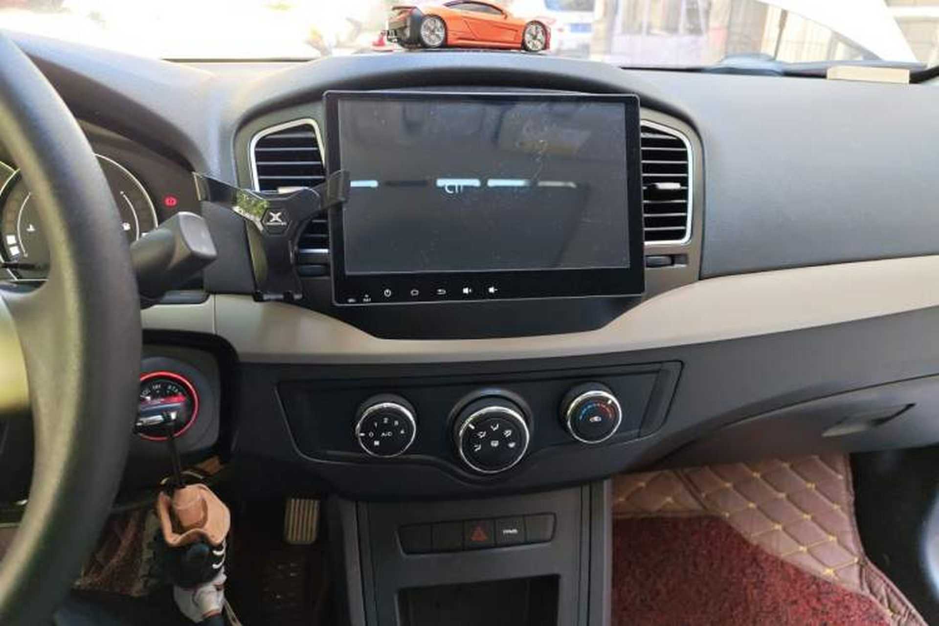 Used Roewe 350 2015 1.5L Automatic Luxury Sunroof Edition Audio And AC Panel
