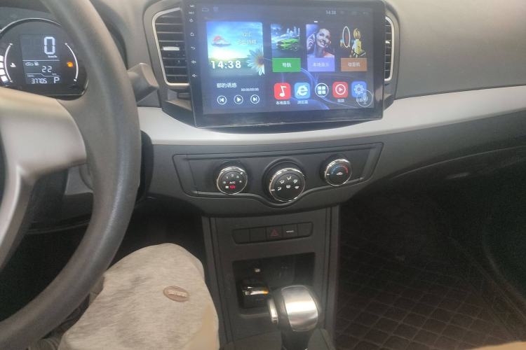 Used Roewe 350 2015 1.5L Automatic Luxury Sunroof Edition Audio And AC Panel