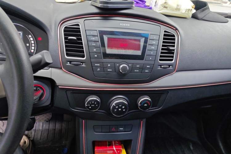 Used Roewe 350 2015 1.5L Automatic Luxury Sunroof Edition Audio And AC Panel