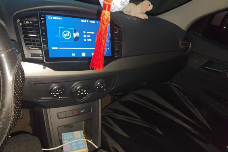 Used Roewe 350 2015 1.5L Manual Luxury Sunroof Edition Audio And AC Panel