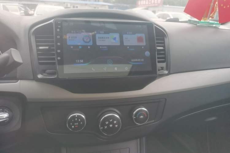 Used Roewe 350 2015 1.5L Manual Luxury Sunroof Edition Audio And AC Panel
