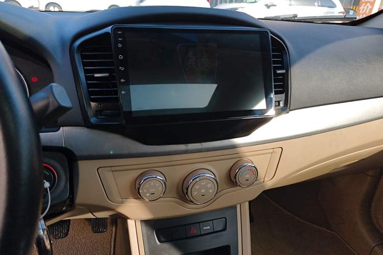 Used Roewe 350 2015 1.5L Manual Luxury Sunroof Edition Audio And AC Panel