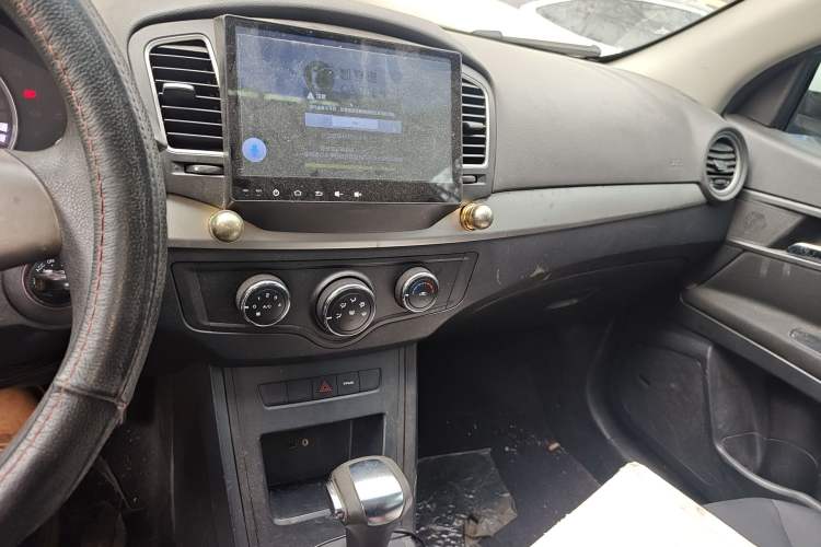 Used Roewe 350 2015 1.5L Automatic Luxury Sunroof Edition Audio And AC Panel