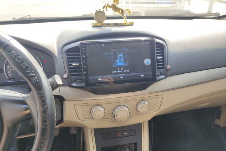 Used Roewe 350 2015 1.5L Automatic Luxury Sunroof Edition Audio And AC Panel