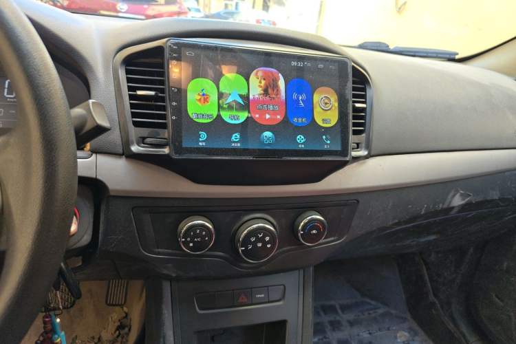 Used Roewe 350 2015 1.5L Manual Luxury Sunroof Edition Audio And AC Panel