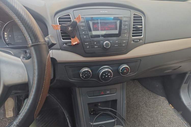 Used Roewe 350 2015 1.5L Manual Luxury Sunroof Edition Audio And AC Panel