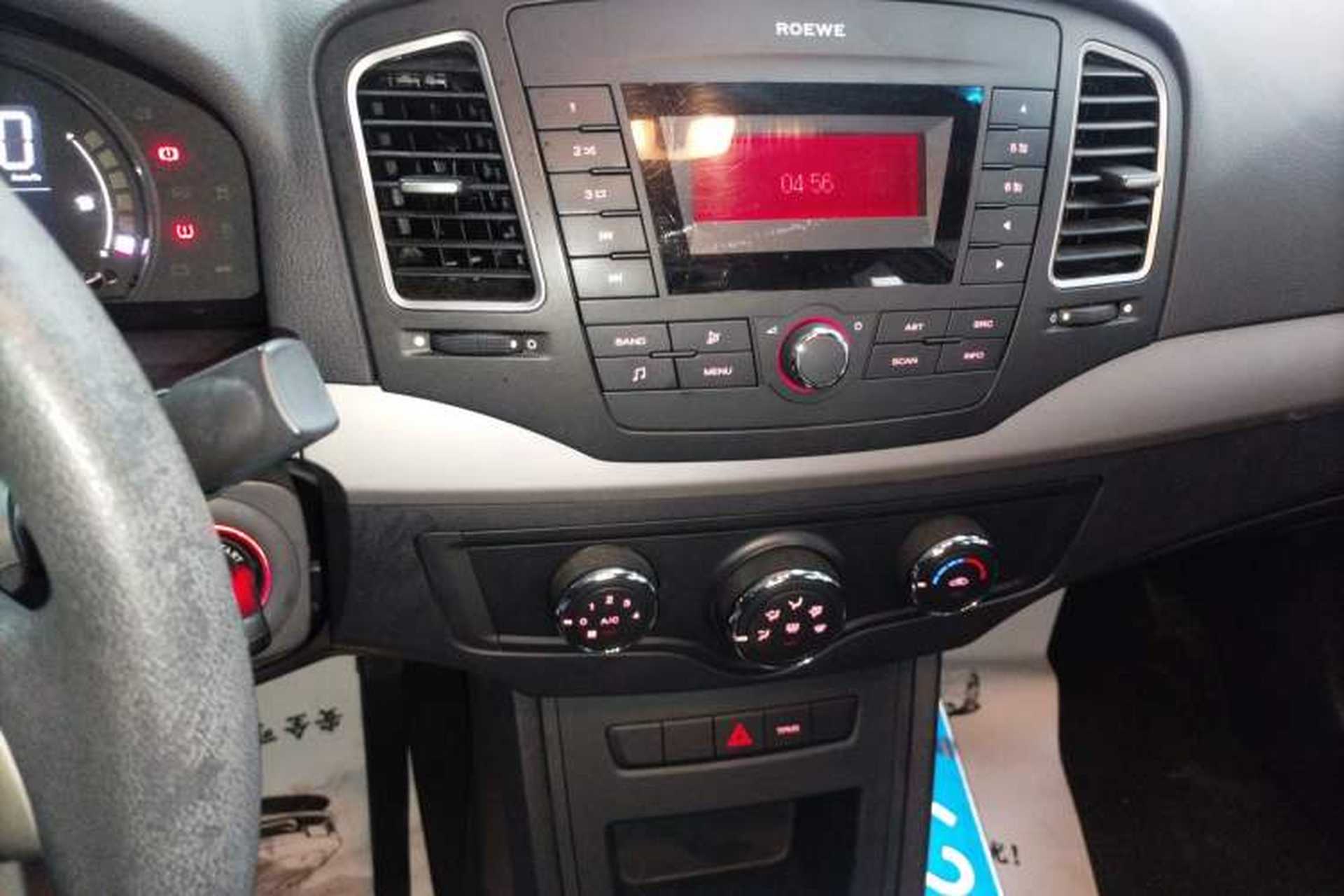 Used Roewe 350 2015 1.5L Automatic Luxury Sunroof Edition Audio And AC Panel
