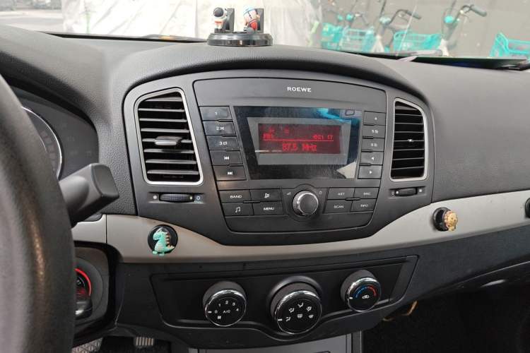 Used Roewe 350 2015 1.5L Automatic Luxury Sunroof Edition Audio And AC Panel