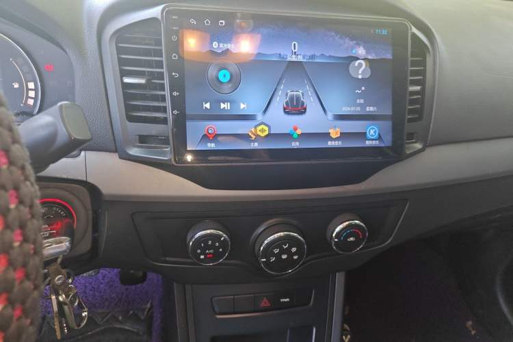 Used Roewe 350 2015 1.5L Manual Luxury Sunroof Edition Audio And AC Panel