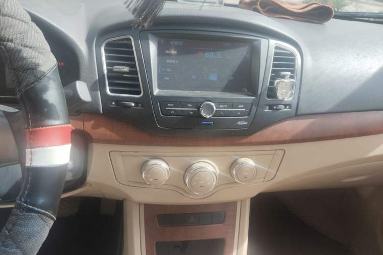 Used Roewe 350 2015 1.5L Automatic Luxury Edition Audio And AC Panel