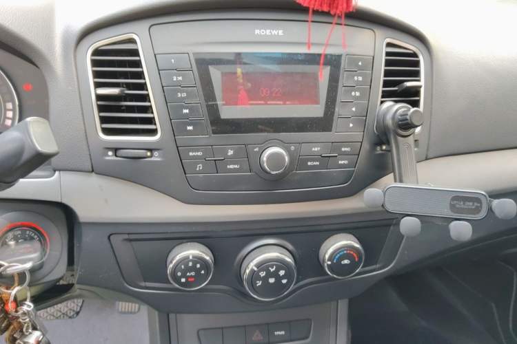Used Roewe 350 2015 1.5L Automatic Luxury Sunroof Edition Audio And AC Panel