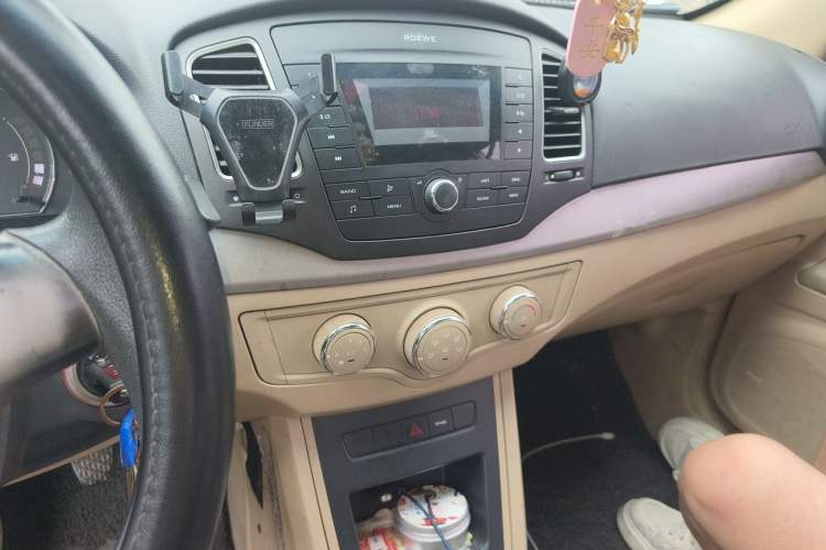 Used Roewe 350 2015 1.5L Manual Luxury Sunroof Edition Audio And AC Panel