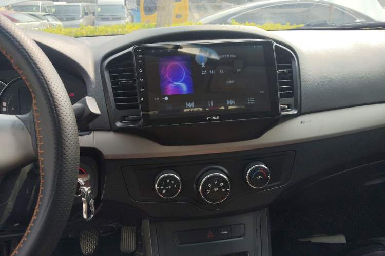 Used Roewe 350 2015 1.5L Manual Luxury Sunroof Edition Audio And AC Panel