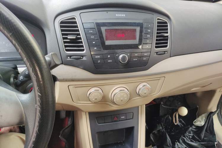 Used Roewe 350 2015 1.5L Manual Luxury Sunroof Edition Audio And AC Panel