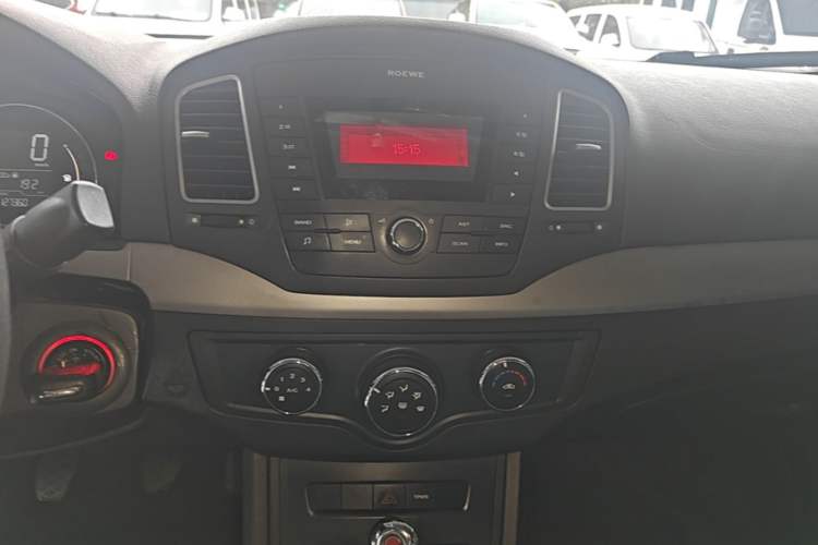 Used Roewe 350 2015 1.5L Manual Luxury Sunroof Edition Audio And AC Panel