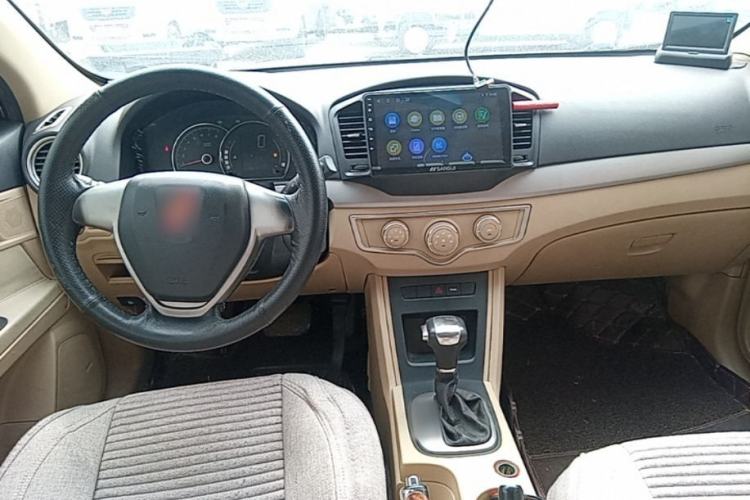 Used Roewe 350 2015 1.5L Automatic Luxury Sunroof Edition Center Console