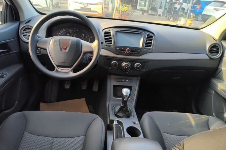 Used Roewe 350 2015 1.5L Manual Luxury Sunroof Edition Center Console