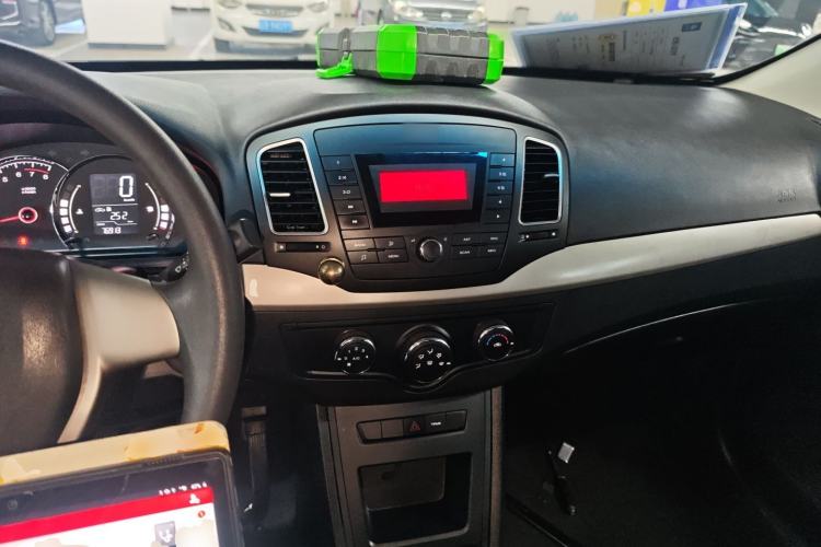 Used Roewe 350 2015 1.5L Manual Luxury Sunroof Edition Center Console