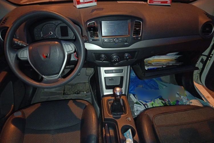 Used Roewe 350 2015 1.5L Manual Luxury Edition Center Console