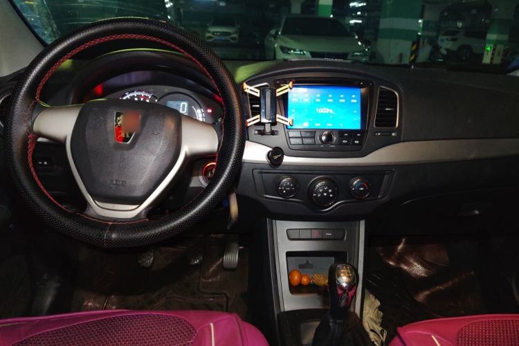 Used Roewe 350 2015 1.5L Manual Luxury Sunroof Edition Center Console