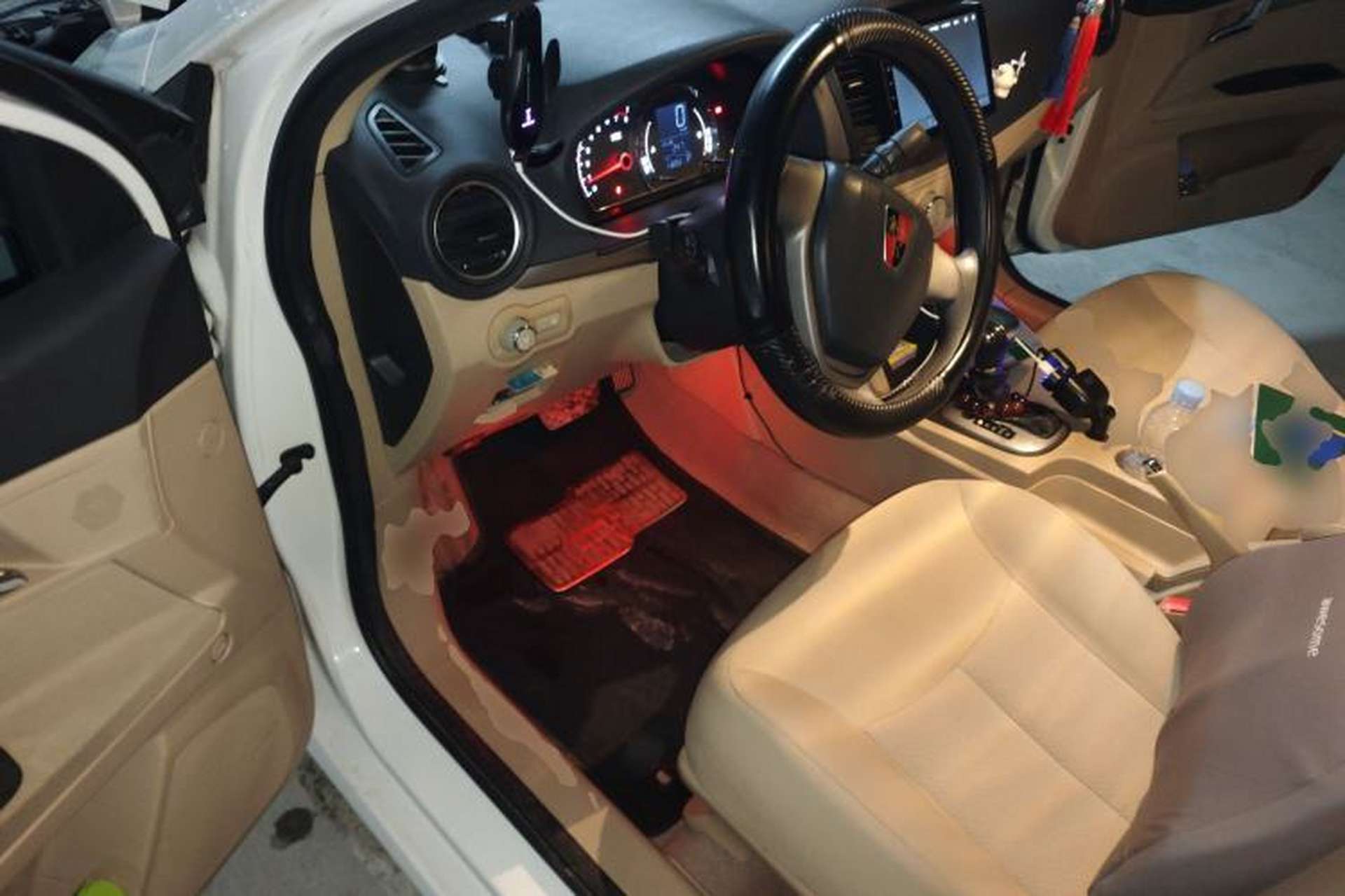 Used Roewe 350 2015 1.5L Automatic Luxury Sunroof Edition Driver Seat