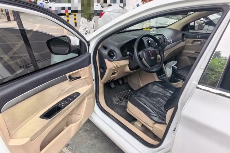 Used Roewe 350 2015 1.5L Manual Luxury Sunroof Edition Driver Seat