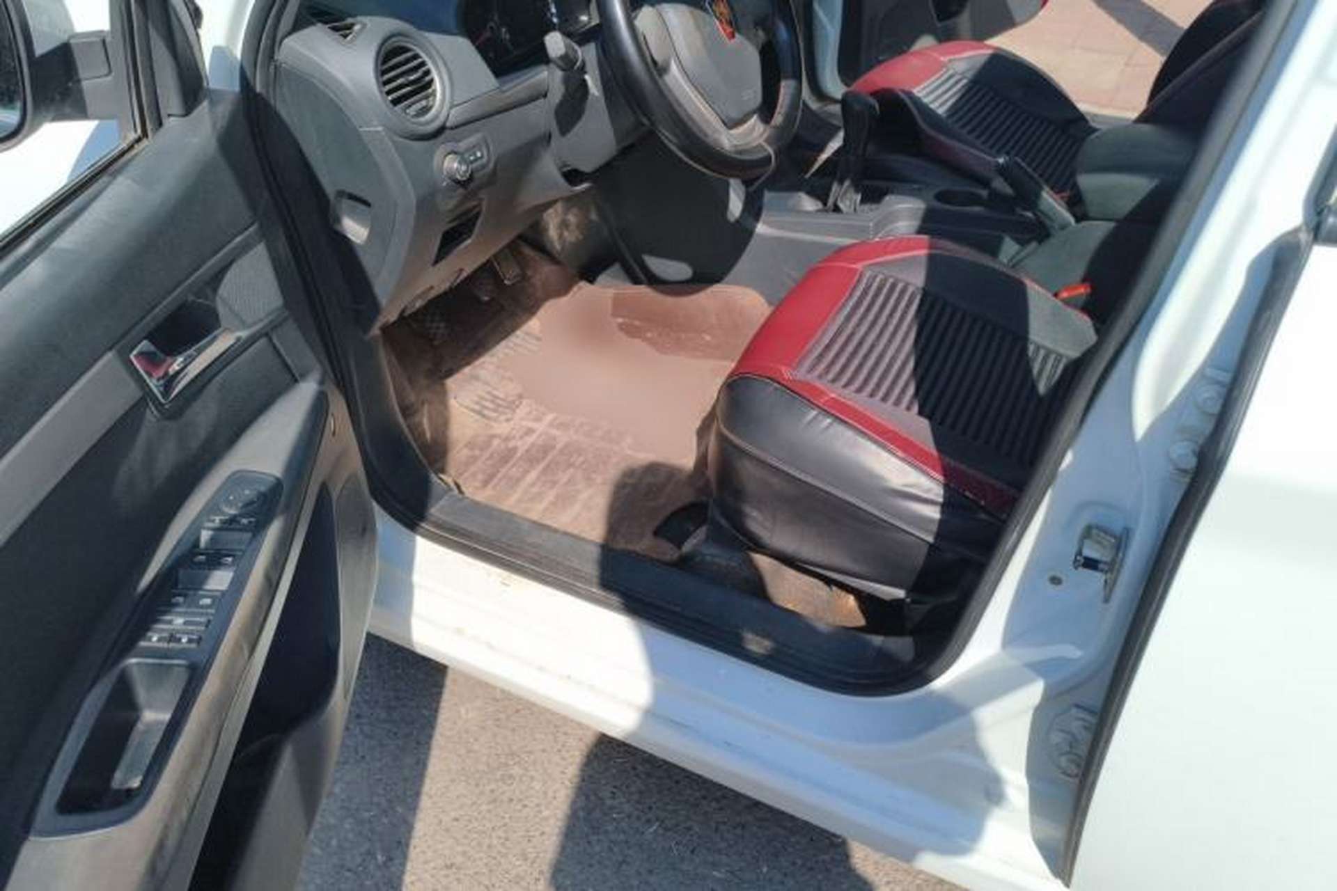 Used Roewe 350 2015 1.5L Manual Luxury Sunroof Edition Driver Seat