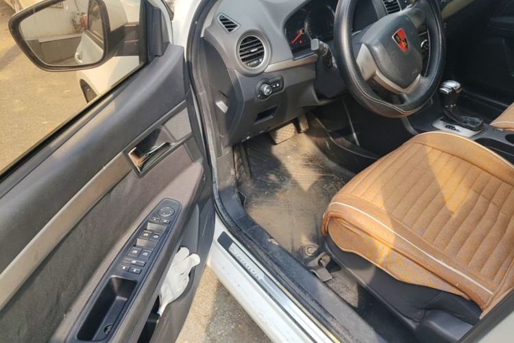 Used Roewe 350 2015 1.5L Automatic Luxury Sunroof Edition Driver Seat