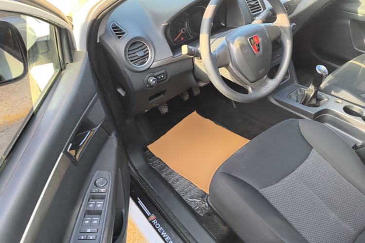 Used Roewe 350 2015 1.5L Manual Luxury Sunroof Edition Driver Seat