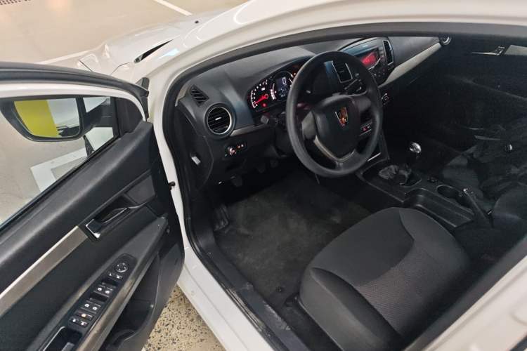 Used Roewe 350 2015 1.5L Manual Luxury Sunroof Edition Driver Seat