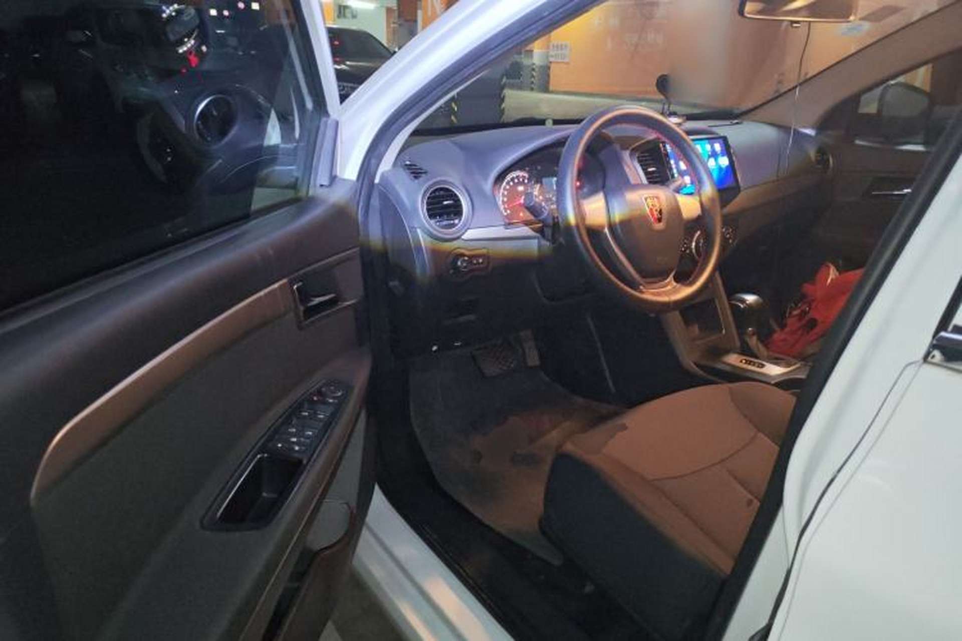 Used Roewe 350 2015 1.5L Automatic Luxury Sunroof Edition Driver Seat
