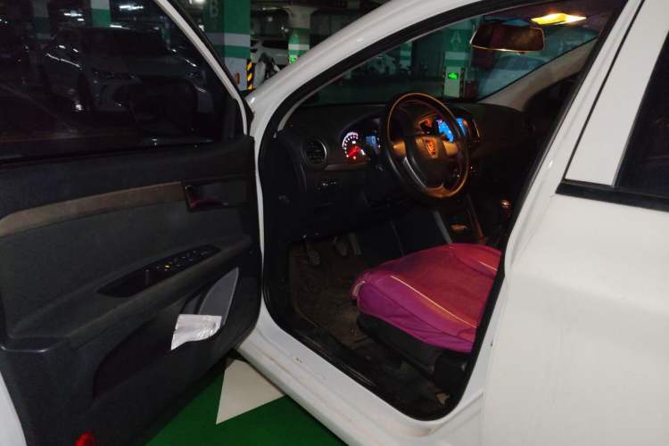 Used Roewe 350 2015 1.5L Manual Luxury Sunroof Edition Driver Seat
