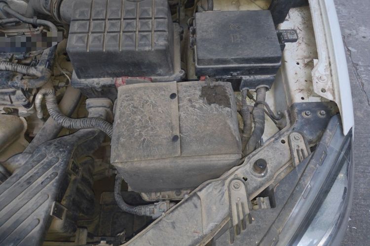 Used Roewe 350 2015 1.5L Manual Luxury Sunroof Edition Engine Bay Left
