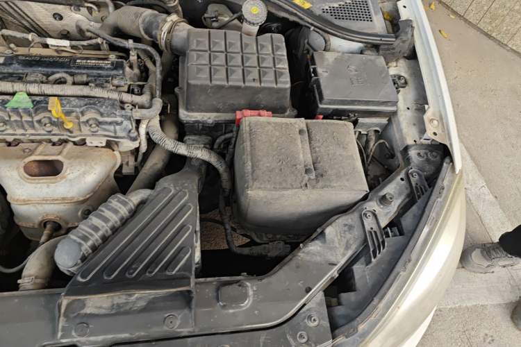 Used Roewe 350 2015 1.5L Manual Luxury Sunroof Edition Engine Bay Left