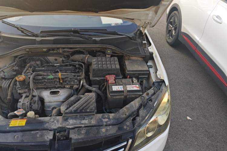 Used Roewe 350 2015 1.5L Manual Luxury Sunroof Edition Engine Bay Left