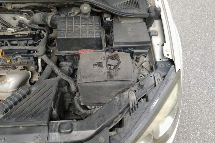 Used Roewe 350 2015 1.5L Automatic Luxury Sunroof Edition Engine Bay Left