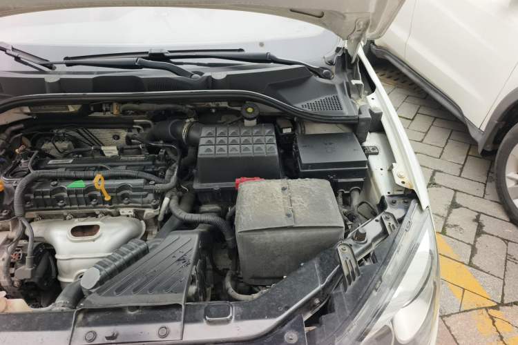Used Roewe 350 2015 1.5L Automatic Luxury Sunroof Edition Engine Bay Left