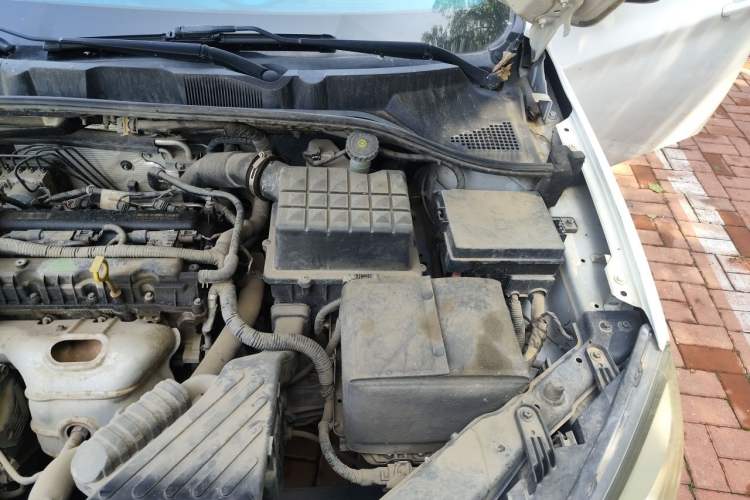 Used Roewe 350 2015 1.5L Manual Luxury Sunroof Edition Engine Bay Left