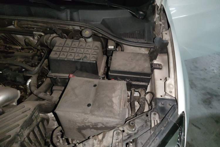 Used Roewe 350 2015 1.5L Automatic Luxury Sunroof Edition Engine Bay Left