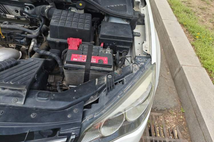 Used Roewe 350 2015 1.5L Manual Luxury Sunroof Edition Engine Bay Left