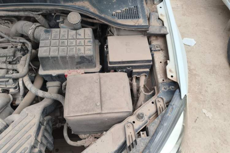 Used Roewe 350 2015 1.5L Manual Luxury Sunroof Edition Engine Bay Left