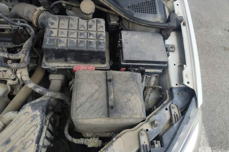 Used Roewe 350 2015 1.5L Automatic Luxury Sunroof Edition Engine Bay Left