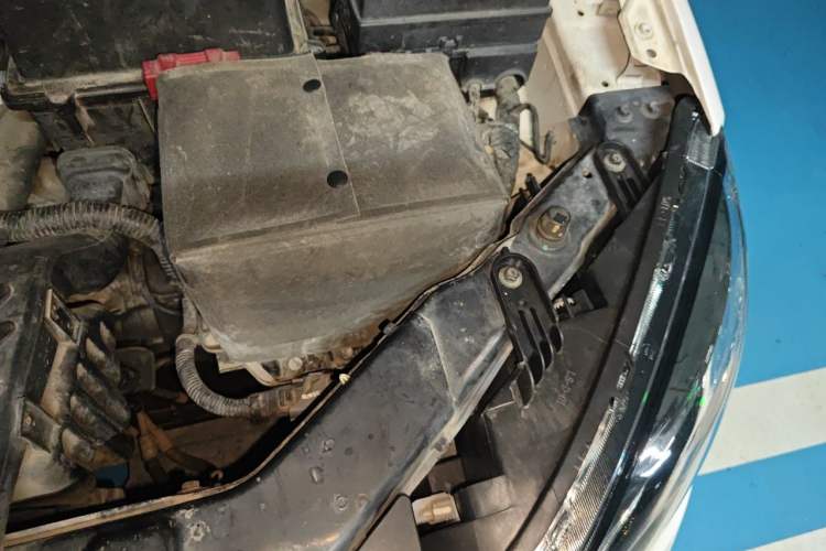 Used Roewe 350 2015 1.5L Automatic Luxury Sunroof Edition Engine Bay Left