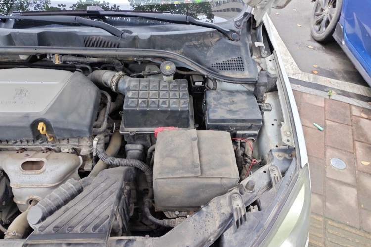 Used Roewe 350 2015 1.5L Automatic Luxury Sunroof Edition Engine Bay Left