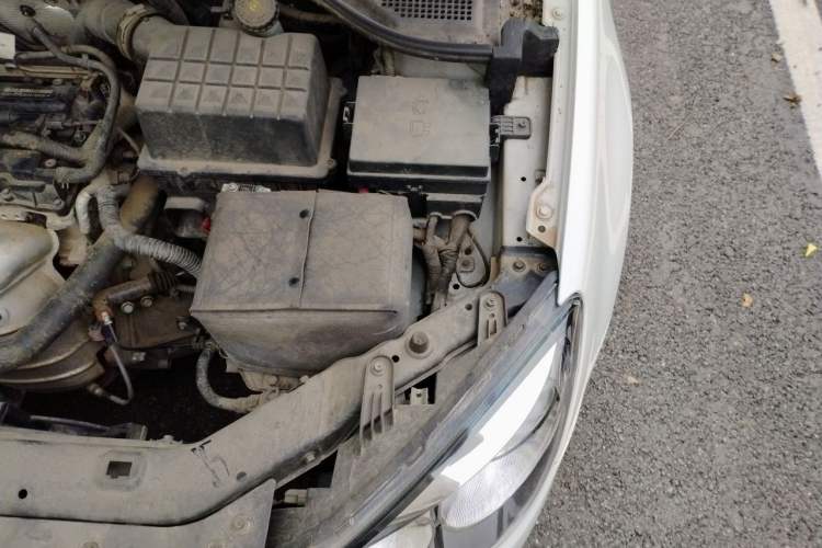 Used Roewe 350 2015 1.5L Manual Luxury Sunroof Edition Engine Bay Left