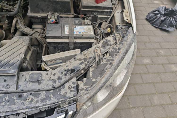 Used Roewe 350 2015 1.5L Automatic Luxury Sunroof Edition Engine Bay Left
