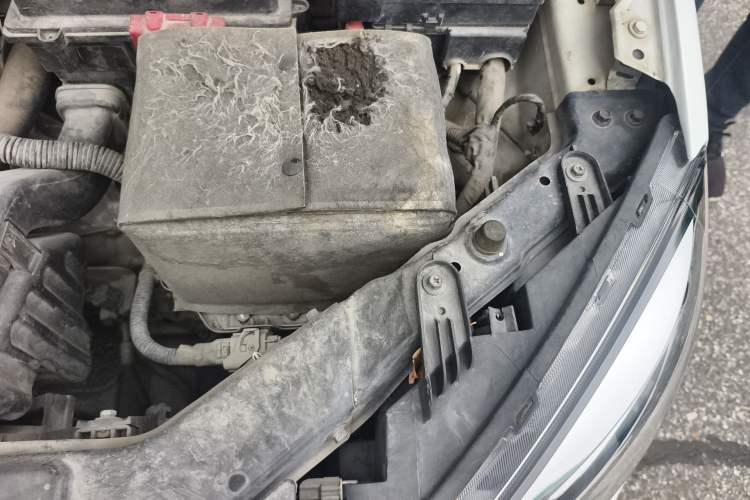Used Roewe 350 2015 1.5L Automatic Luxury Sunroof Edition Engine Bay Left