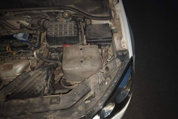 Used Roewe 350 2015 1.5L Manual Luxury Sunroof Edition Engine Bay Left