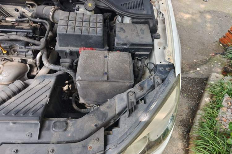 Used Roewe 350 2015 1.5L Manual Luxury Sunroof Edition Engine Bay Left