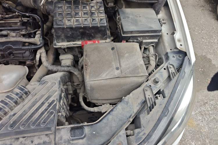 Used Roewe 350 2015 1.5L Automatic Luxury Sunroof Edition Engine Bay Left